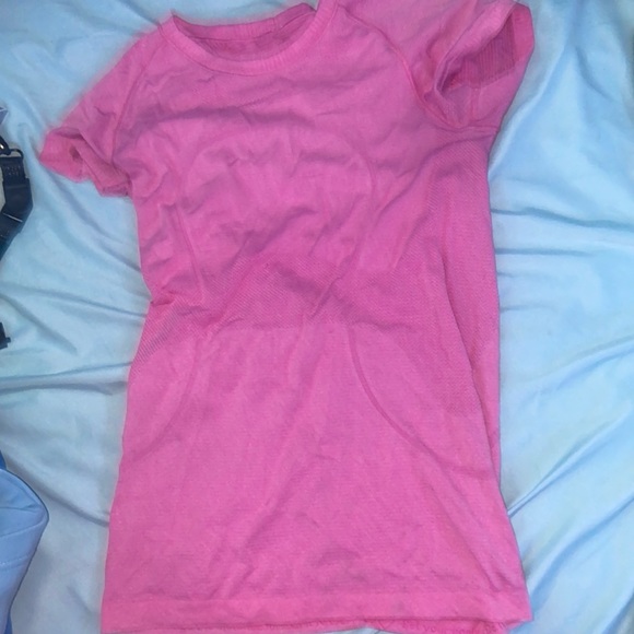 lululemon athletica Tops - Pink short sleeve swiftly tech size 6 extended waist!